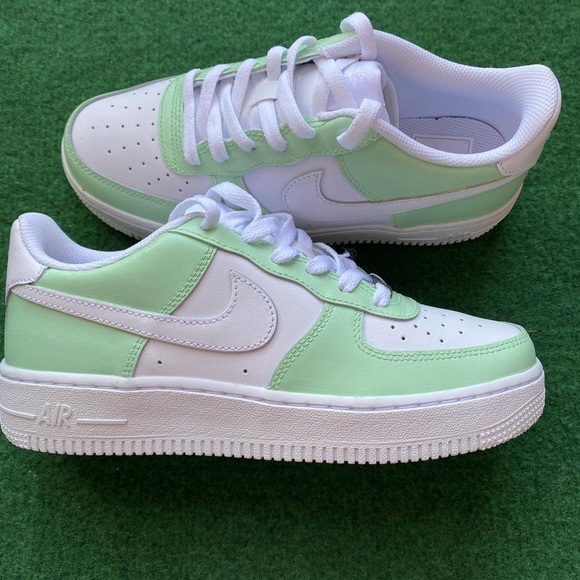 Green custom Air Force 1 - Picture 2 of 5